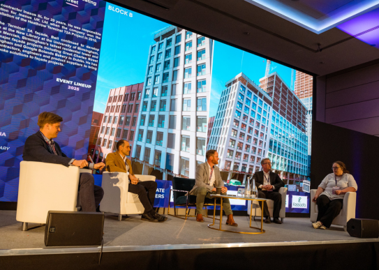 Iain Gray, Director of Facades at BB7 moderating a panel discussion at Zak World of Facades 2025 conference